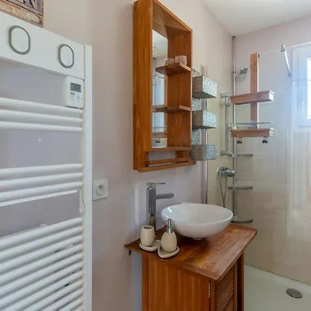 Holiday home Maison Familiale A Gastes, 400m Du Lac, Climatisee, Jardin, 6 Pers. - Menage Inclus - Fr-1-319-575 *
